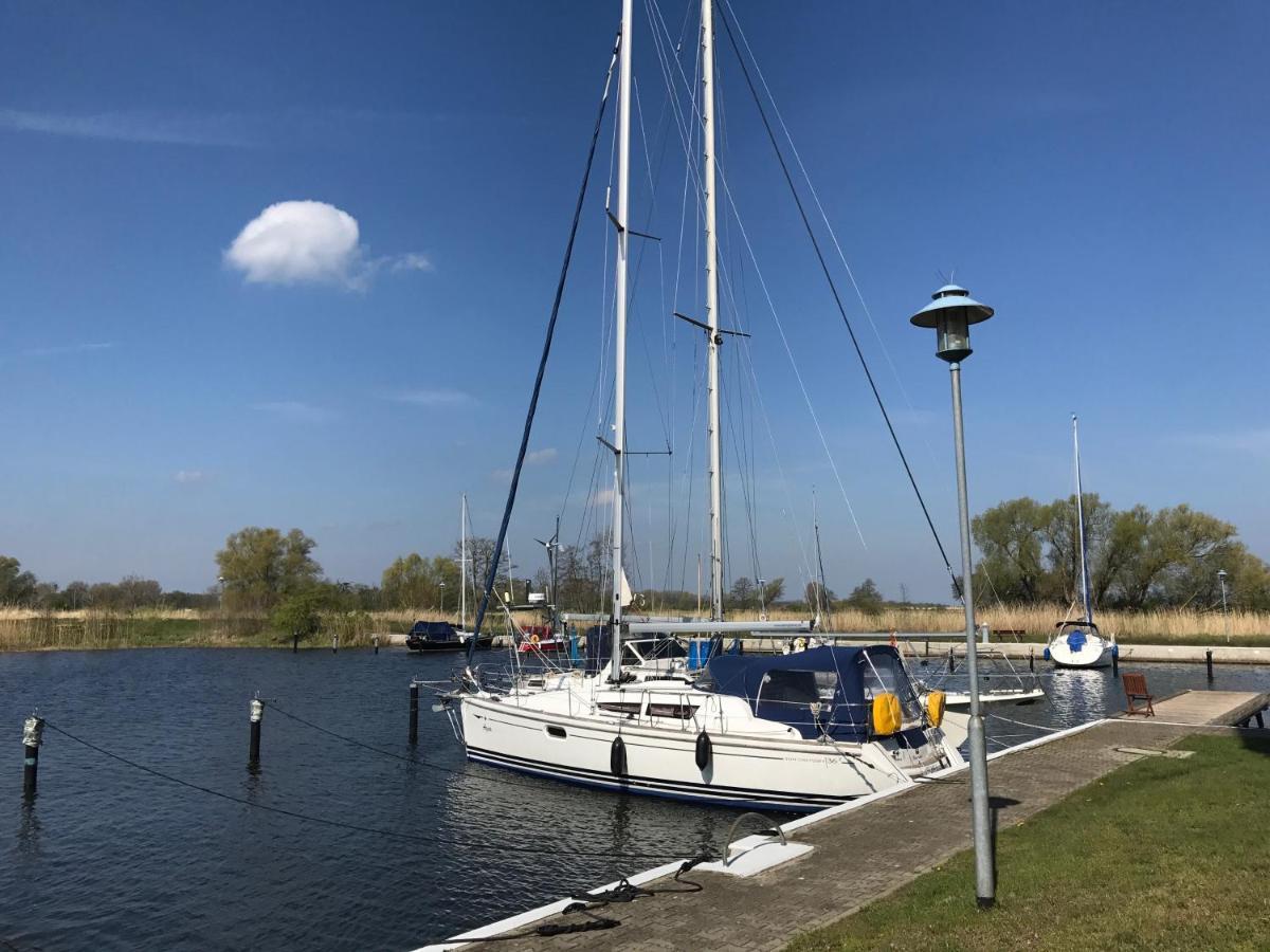 Blick Auf Yachthafen An Der Ostsee Ueckermunde Luaran gambar