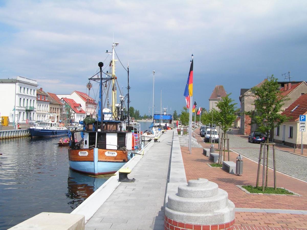 Blick Auf Yachthafen An Der Ostsee Ueckermunde Luaran gambar